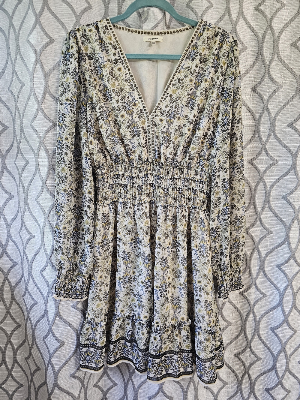 Max Studio Cream Floral Smocked V-Neck Long Sleeve Dress